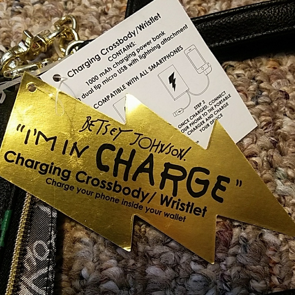 Betsey johnson im in charge crossbody/wristlet - Picture 4 of 7